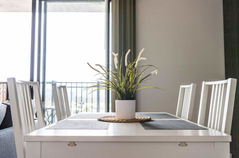 Modern 2 Bedroom+WIFI/Netflix/Parking+Great Views! - Accommodation Bookings 30