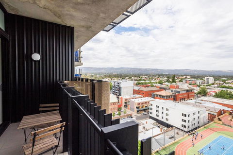 Modern 2 Bedroom+WIFI/Netflix/Parking+Great Views! - Accommodation Bookings 12
