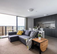 Modern 2 BedroomWIFI/Netflix/ParkingGreat Views - Accommodation Bookings