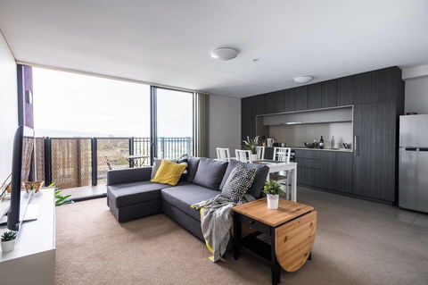 Modern 2 Bedroom+WIFI/Netflix/Parking+Great Views! - Accommodation Bookings 0