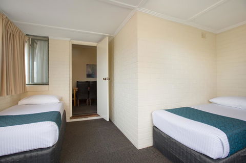 Greenways Apartments - Accommodation Bookings 8