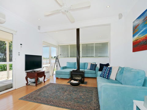 Boat House - Accommodation Bookings 2