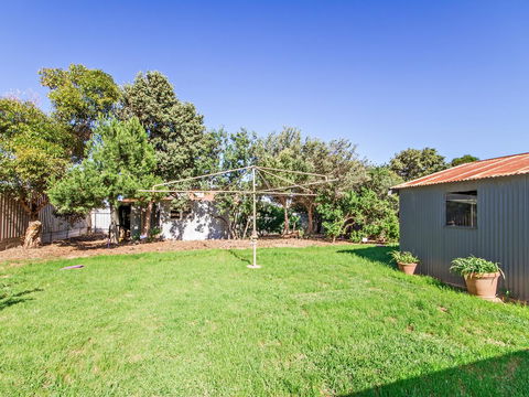 Boat House - Accommodation Bookings 11