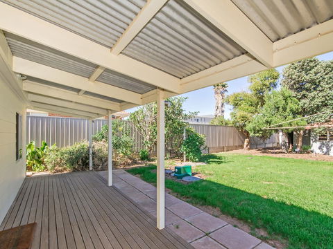 Boat House - Accommodation Bookings 10