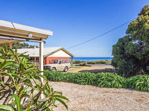 Boat House - Accommodation Bookings 12