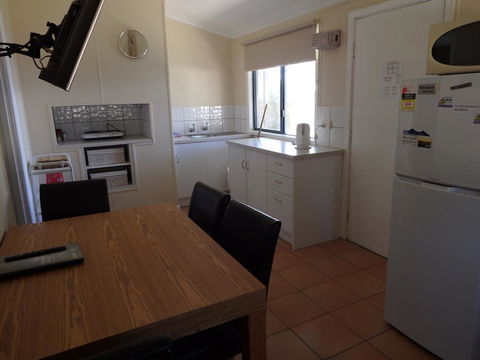 Lazy Lobster Holiday Units & Chalets - Accommodation Bookings 6