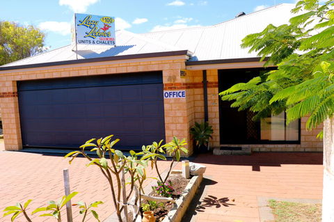Lazy Lobster Holiday Units & Chalets - Accommodation Bookings 17