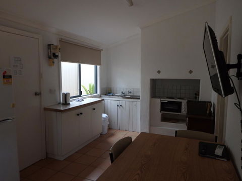 Lazy Lobster Holiday Units & Chalets - Accommodation Bookings 16