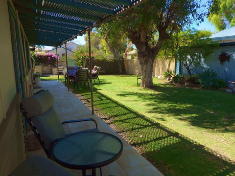 Lazy Lobster Holiday Units & Chalets - Accommodation Bookings 30