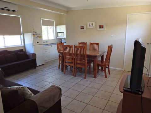Lazy Lobster Holiday Units & Chalets - Accommodation Bookings 23