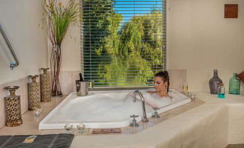 Chimes Spa Retreat - Accommodation Bookings 15