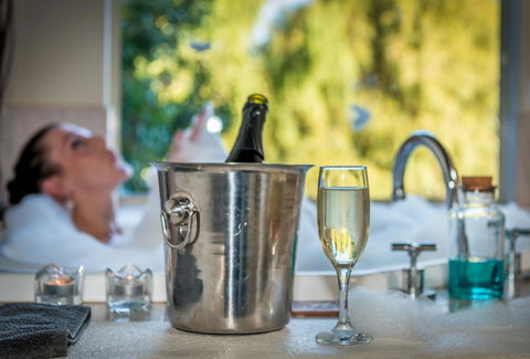Chimes Spa Retreat - Accommodation Bookings 16