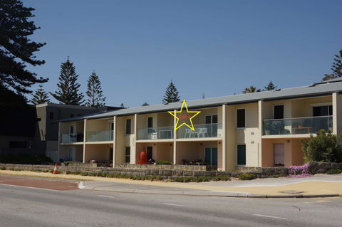 Cottesloe Beachfront Ocean View Apartment - Accommodation Bookings 1