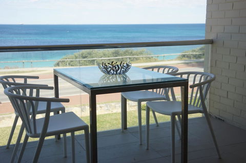 Cottesloe Beachfront Ocean View Apartment - Accommodation Bookings 5