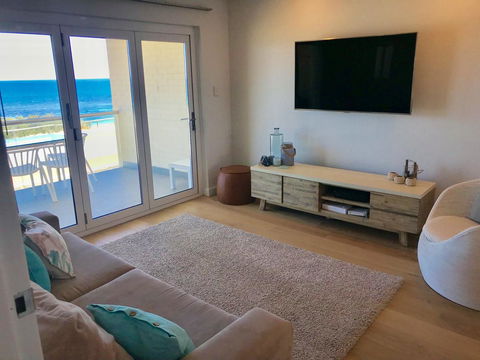 Cottesloe Beachfront Ocean View Apartment - Accommodation Bookings 6