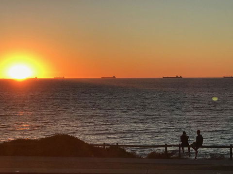 Cottesloe Beachfront Ocean View Apartment - Accommodation Bookings 18