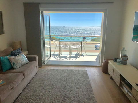 Cottesloe Beachfront Ocean View Apartment - Accommodation Bookings 0
