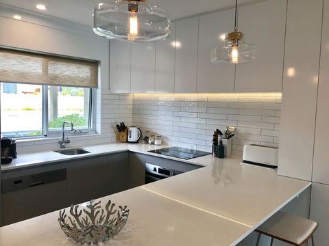 Cottesloe Beachfront Ocean View Apartment - Accommodation Bookings 12