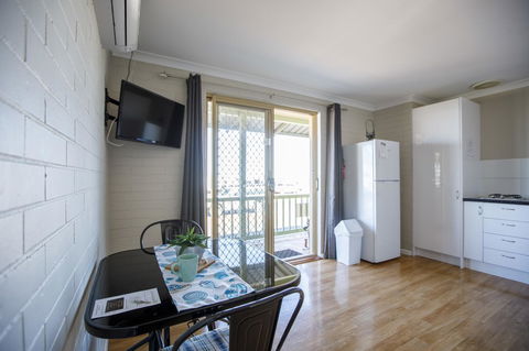 Shark Bay Seafront Apartments - Accommodation Bookings 23