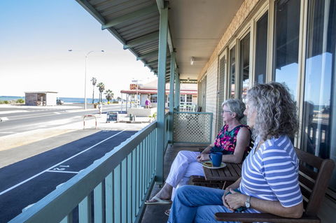 Shark Bay Seafront Apartments - Accommodation Bookings 19