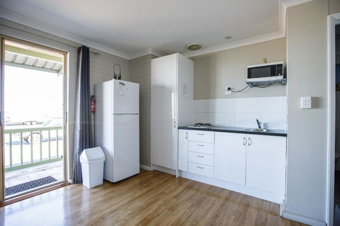 Shark Bay Seafront Apartments - Accommodation Bookings 5