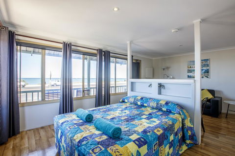 Shark Bay Seafront Apartments - Accommodation Bookings 16