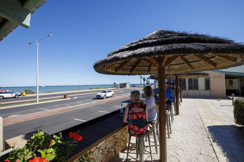 Shark Bay Seafront Apartments - Accommodation Bookings 38