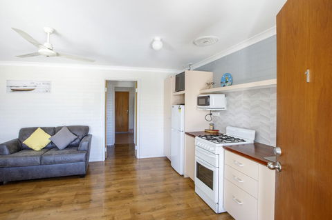 Shark Bay Seafront Apartments - Accommodation Bookings 11