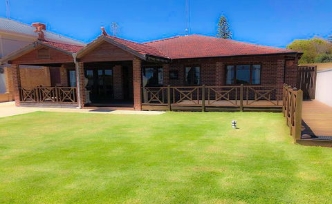 The Compass Beach House - Accommodation Bookings 6