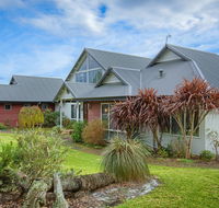 Glenelg on King Bed  Breakfast
