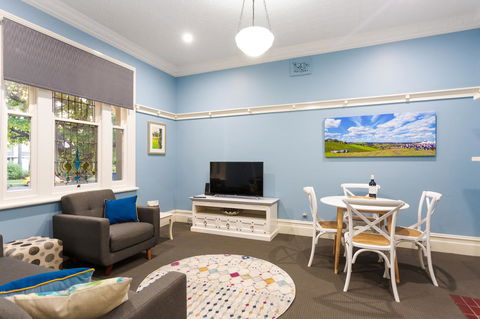 Blue Door Apartments - Accommodation Bookings 2