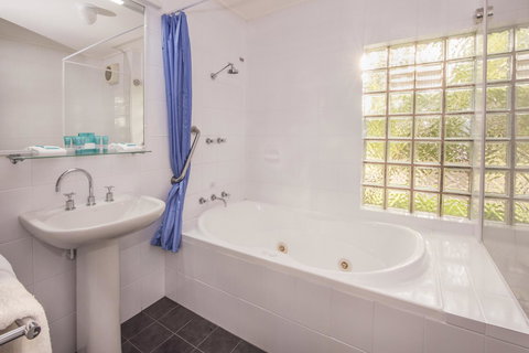 Broadwater Resort WA Tourism Awards 2024 Gold Winner - Accommodation Bookings 21