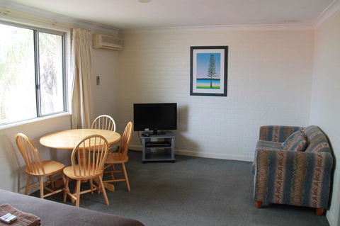 Malibu Apartments - Perth - Accommodation Bookings 12