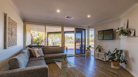 Starboard Views Kalbarri - River Front Apartment - Accommodation Bookings 0