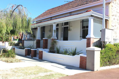 Captain\'s Heritage Cottage - Central Fremantle 2 Bedroom Historic Cottage - Accommodation Bookings 0