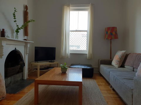 Captain\'s Heritage Cottage - Central Fremantle 2 Bedroom Historic Cottage - Accommodation Bookings 2