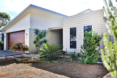 Calming Waters - Pet Friendly - Community Pool - Accommodation Bookings 37