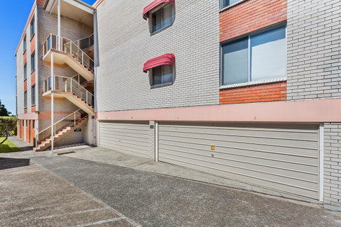 Laman Lodge, Unit 2, 15 Laman Street - Accommodation Bookings 14