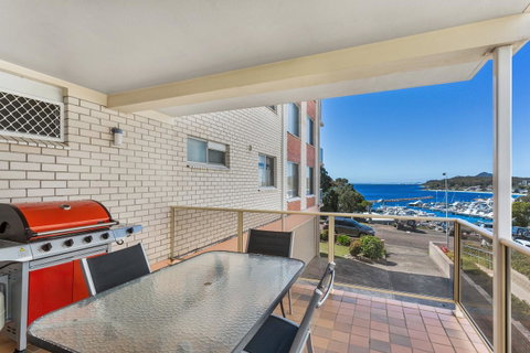 Laman Lodge, Unit 2, 15 Laman Street - Accommodation Bookings 12