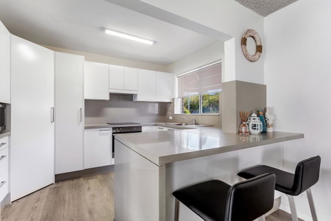 Laman Lodge, Unit 2, 15 Laman Street - Accommodation Bookings 6