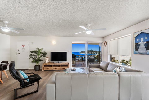 Laman Lodge, Unit 2, 15 Laman Street - Accommodation Bookings 0
