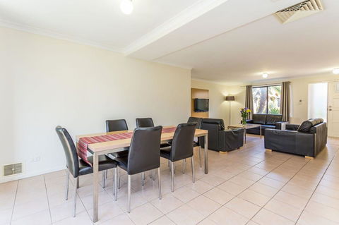Country Comfort Perth - Accommodation Bookings 8