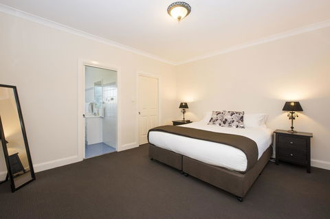 Colonial Court Villas - Accommodation Bookings 14