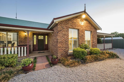Colonial Court Villas - Accommodation Bookings 1