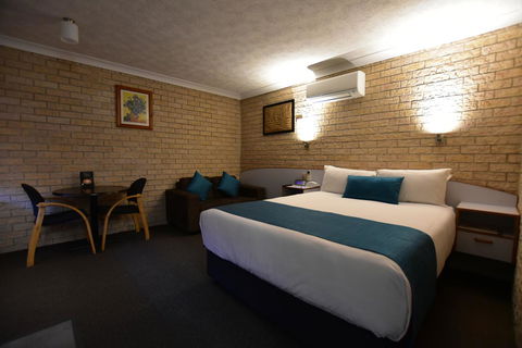 Best Western Kennedy Drive Airport Motel - Accommodation Bookings 12