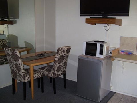 Glenwood Tourist Park & Motel - Accommodation Bookings 10