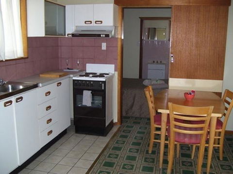 Glenwood Tourist Park & Motel - Accommodation Bookings 9