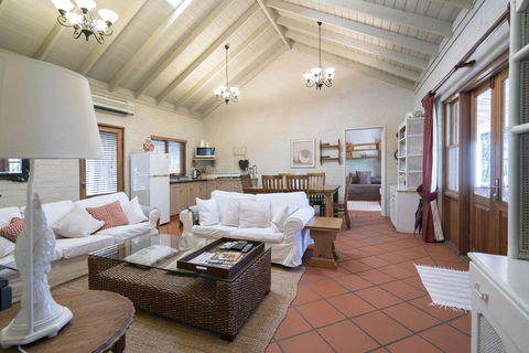 Thistle Hill Guesthouse - Walk To Many Wineries And Restaurants - Accommodation Bookings 34