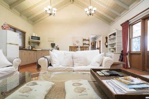 Thistle Hill Guesthouse - Walk To Many Wineries And Restaurants - Accommodation Bookings 29