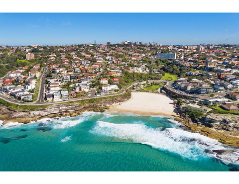 Oceanside Elegance At Superb Home Steps From Sand - Accommodation Bookings 23